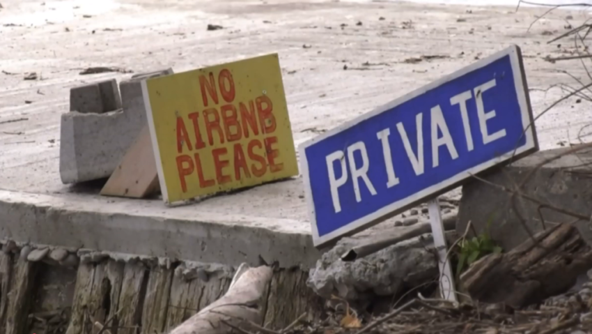 A sign outside an Oro-Medonete home reads "No Airbnb Please"